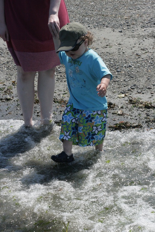 Hobo Mama == Family on the beach